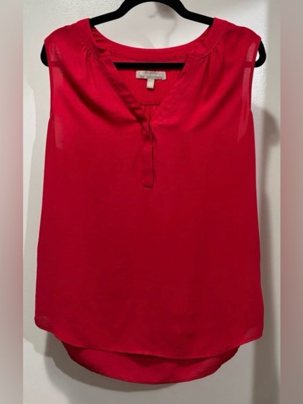 Banana Republic Bright Red Sleeveless V-Neck Blouse Medium